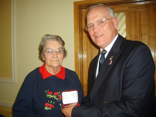 Ellen Hammond - 40 years award.jpg